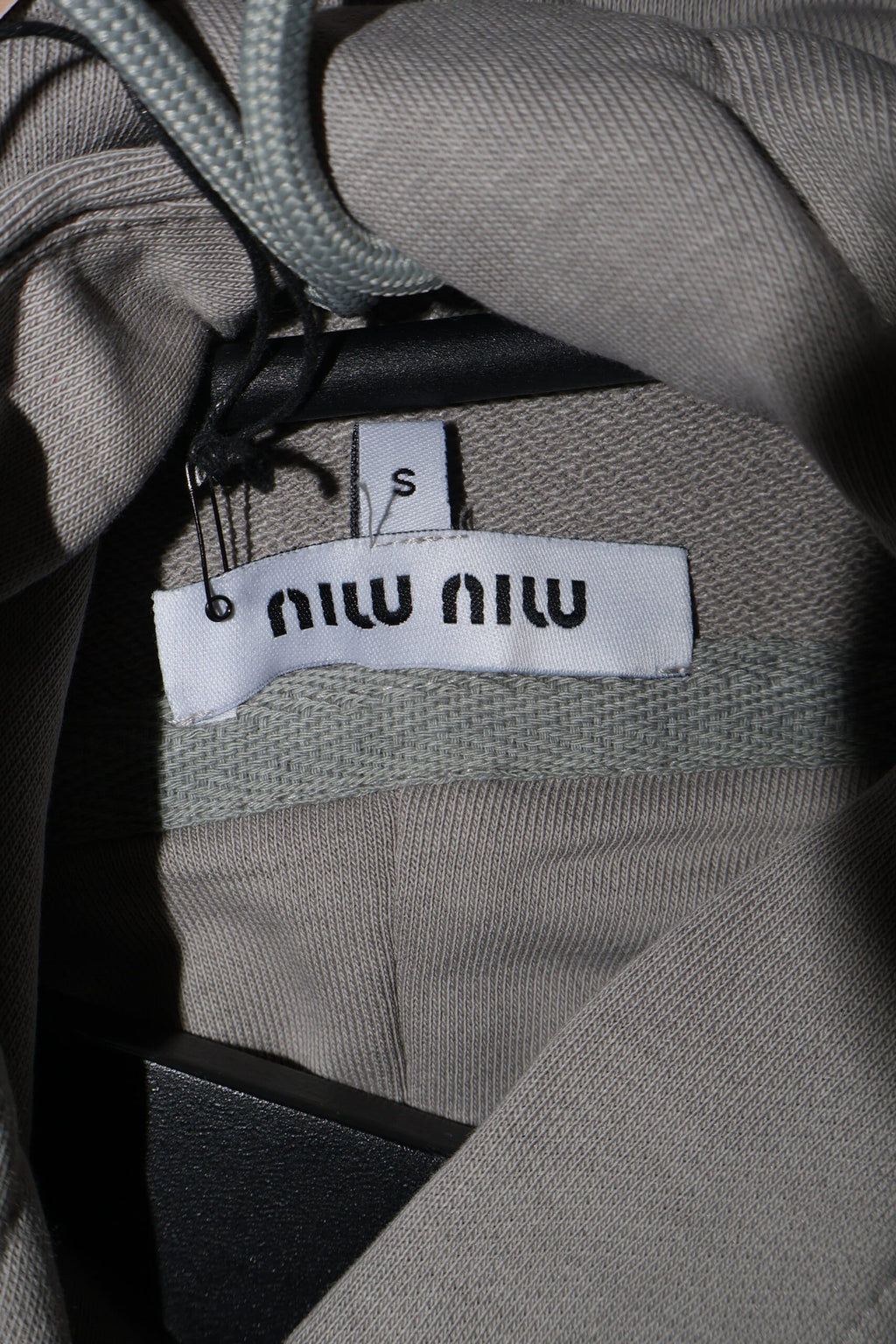 Miu Miu Duks "Grey / Siva"