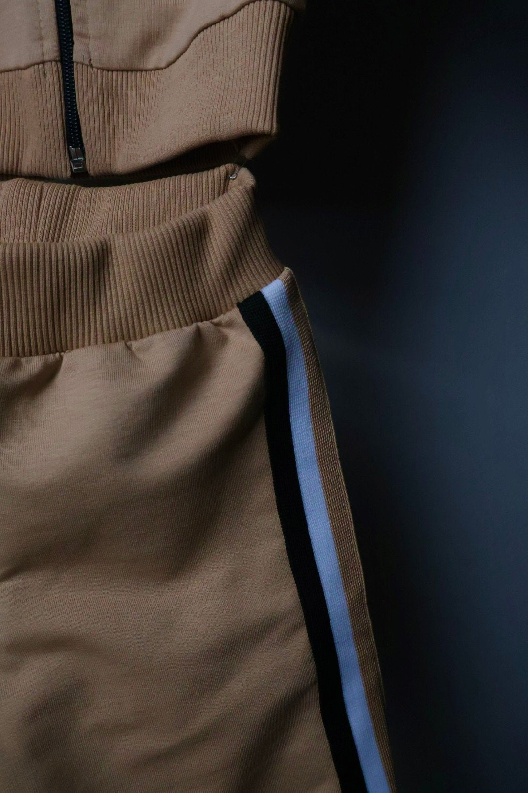Komplet Boss /  light brown / black and white stripes / Kids