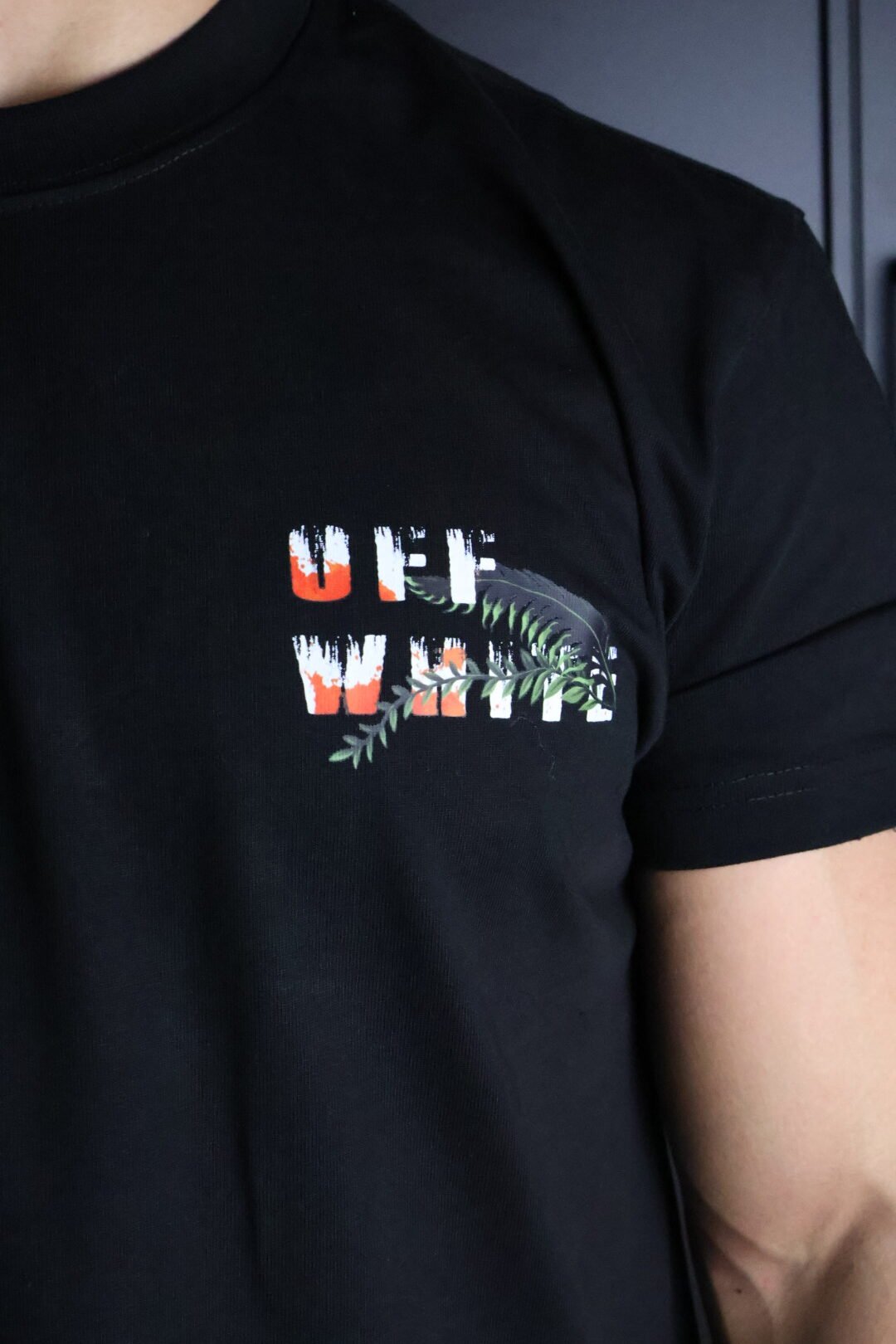Majica Off-White krtaki rukav crna KAWS