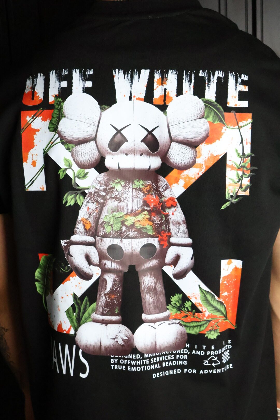 Majica Off-White krtaki rukav crna KAWS