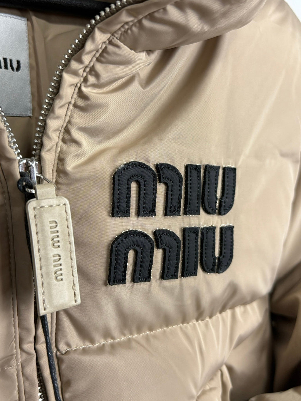 Miu Miu Beige Down Jakna
