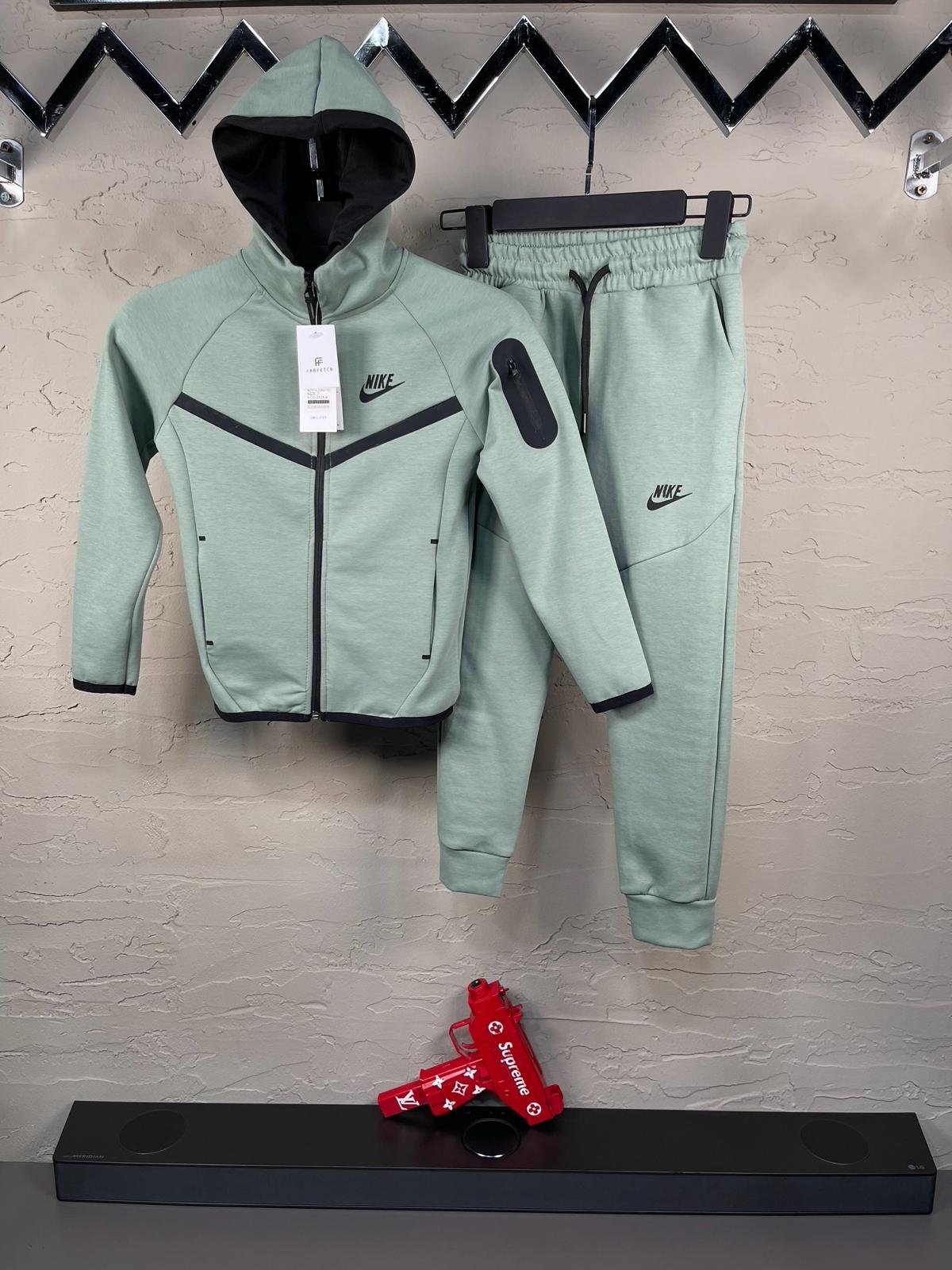 Komplet Nike Tech Fleece "Light Green" Kids